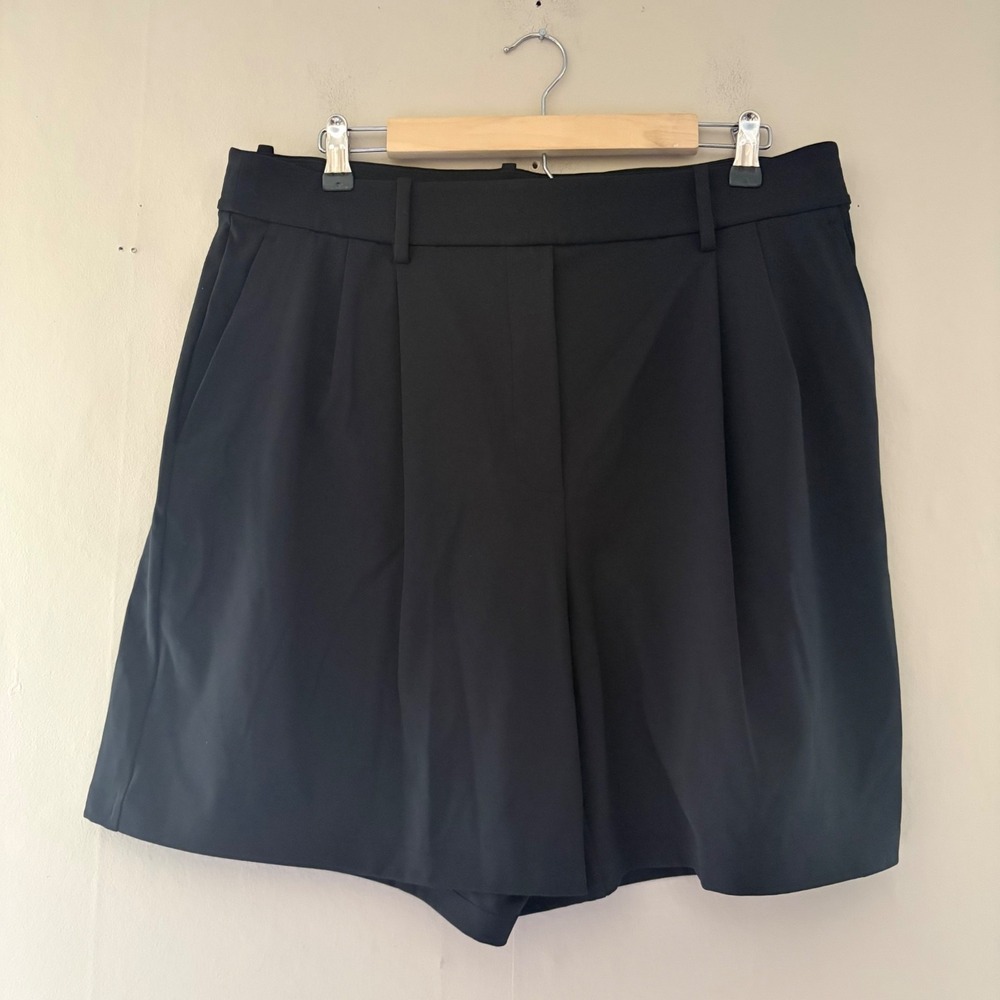 Lululemon Womens Daydrift Pleated High Rise Shorts Size XL Black